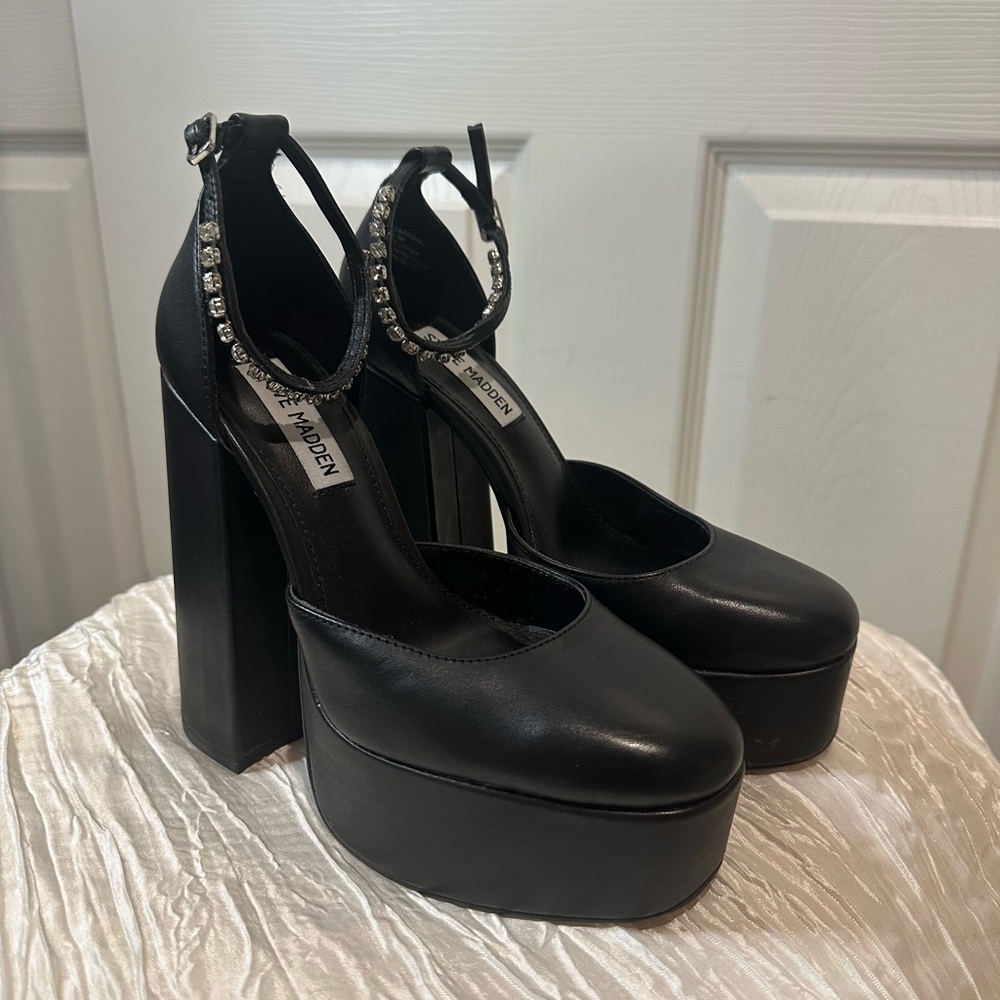 Steve Madden Black Platform Sandals with Rhinestone Strap